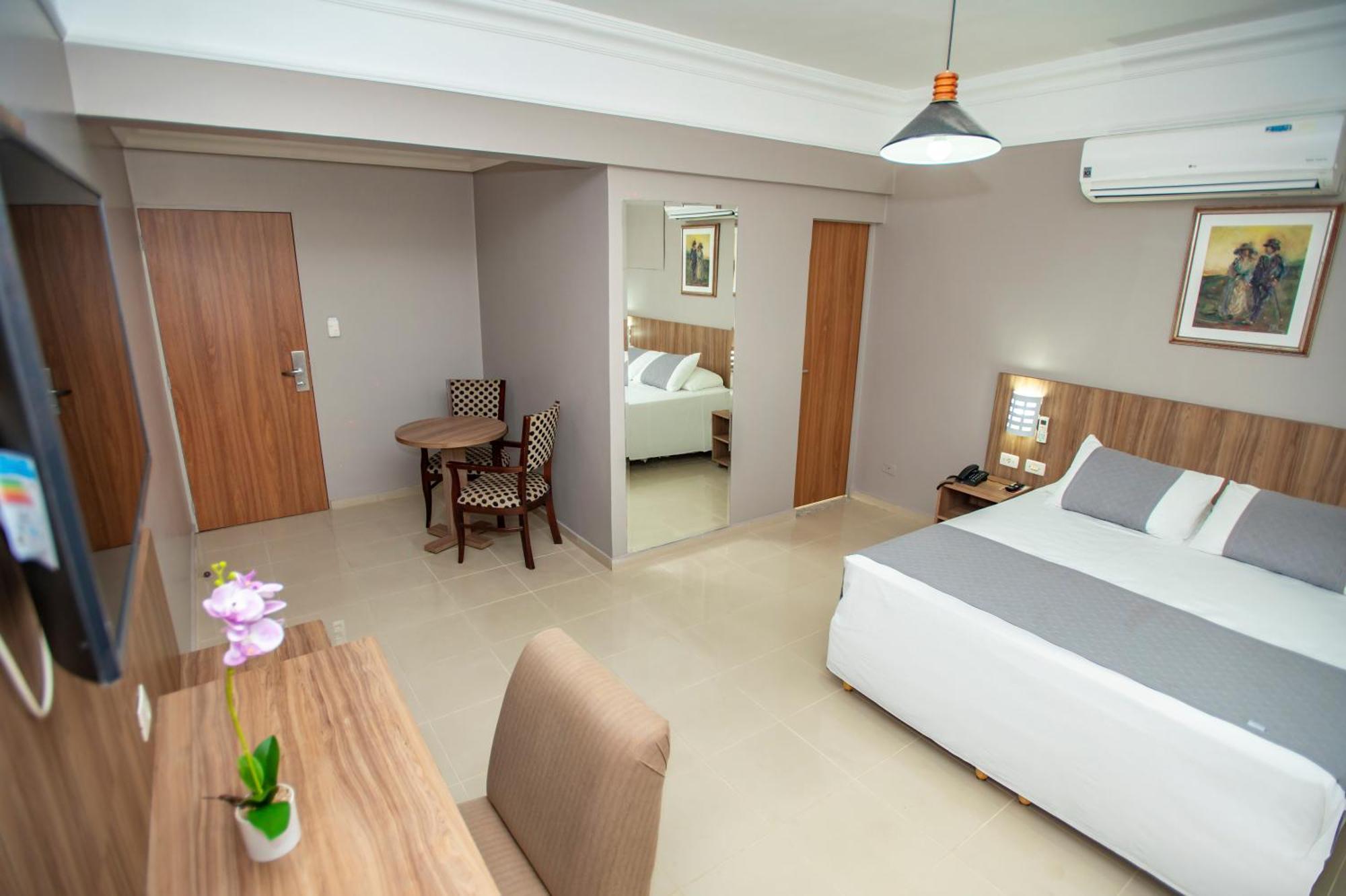 Mato Grosso Palace Hotel Куаба Екстериор снимка